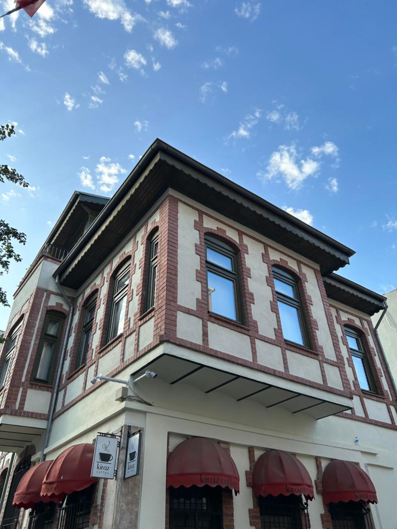 Historical Greco-Ottoman Pavilion Near Tram In Fatih 이스탄불 외부 사진